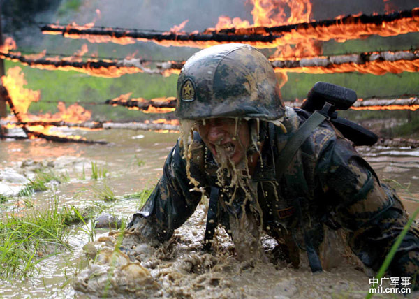 我軍特種兵極限獵人訓練曝光 教官態(tài)度很粗暴