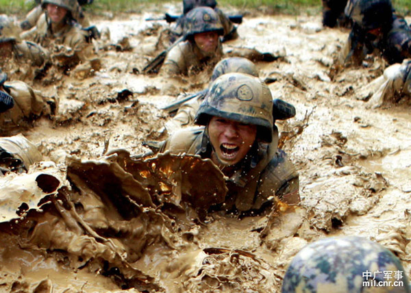 我軍特種兵極限獵人訓(xùn)練曝光 教官態(tài)度很粗暴