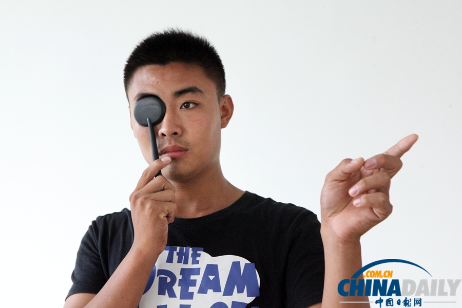 2013年夏秋季征兵工作全面展開 青年全裸體檢