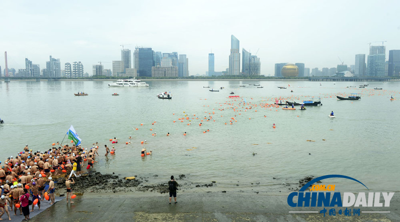 杭州千人橫渡錢(qián)塘江