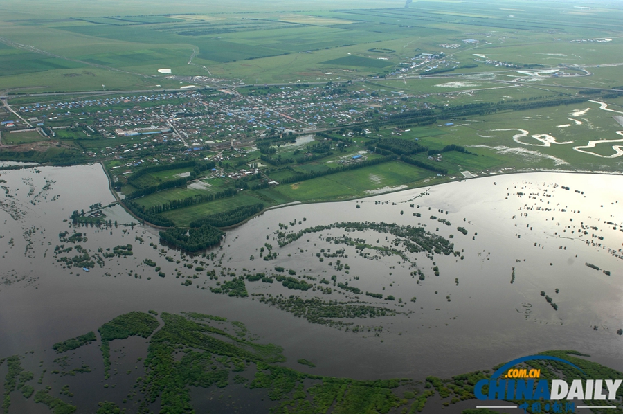 呼倫貝爾連遭暴雨襲擊 航拍草原被洪水淹沒(méi)