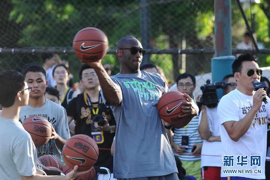 科比“中國行”抵達深圳