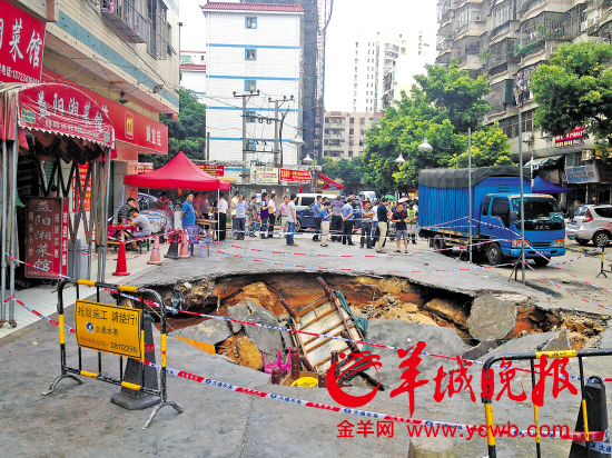 深圳又現塌陷事發前居民曾經報警求助 4人墜坑受傷