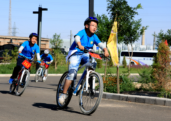 10多個國家和地區的281名青少年喜聚金昌開展生存訓練營活動