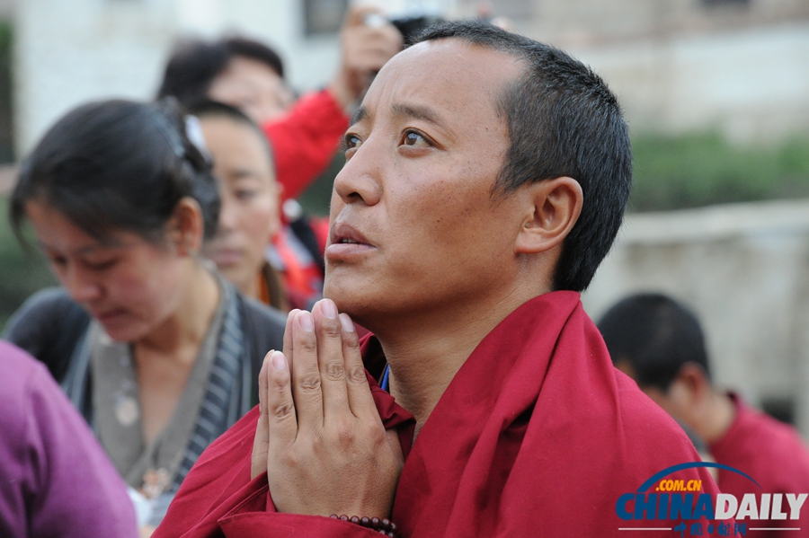 拉薩雪頓節開幕 哲蚌寺展佛