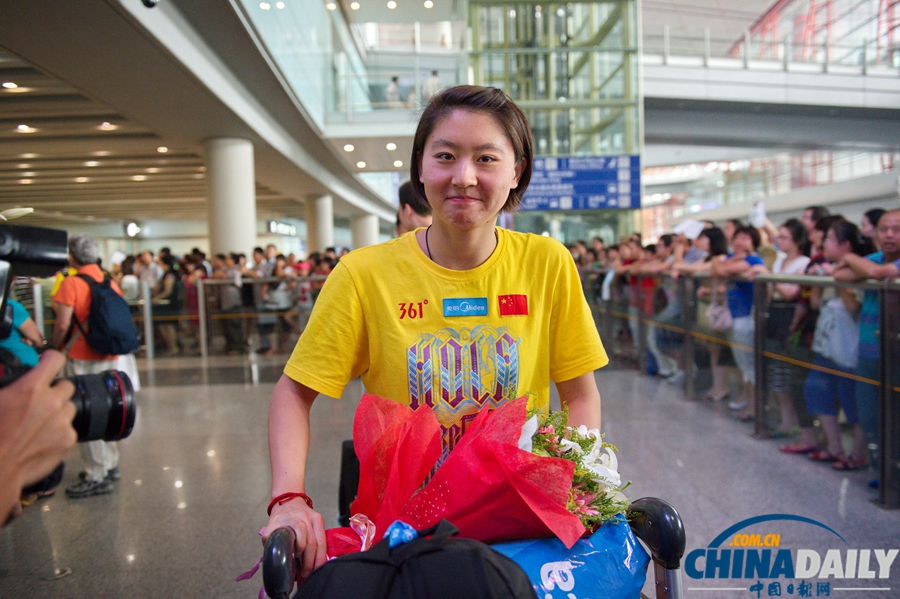 高清：中國游泳隊載譽回國