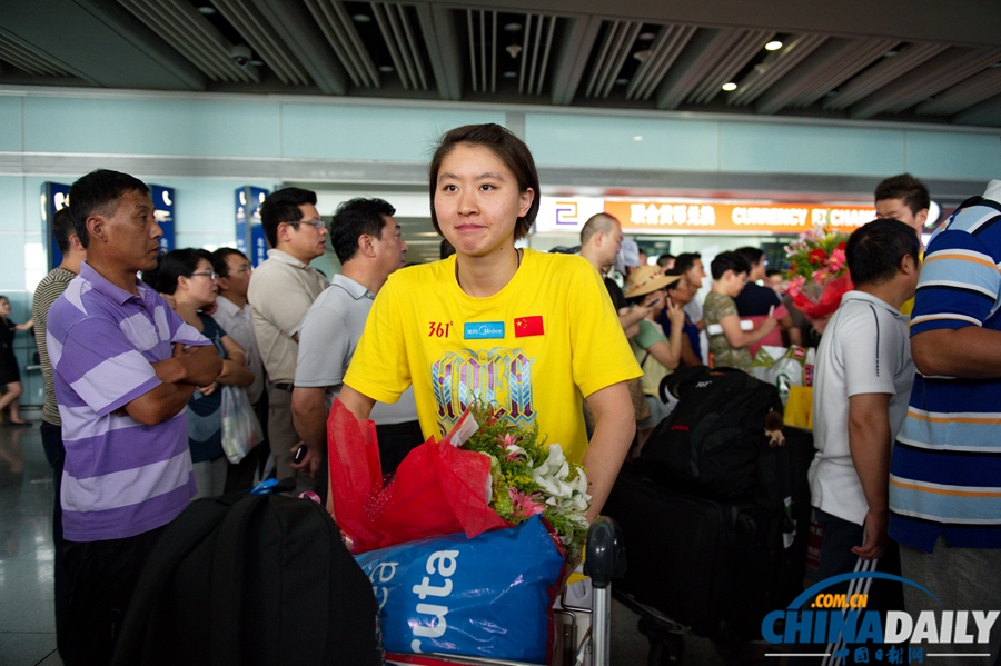 高清：中國游泳隊載譽回國