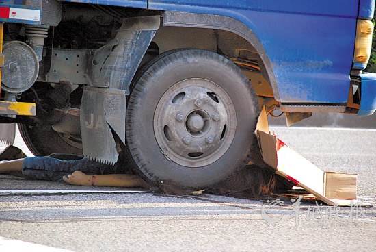 佛山今晨發生車禍 致兩死兩傷