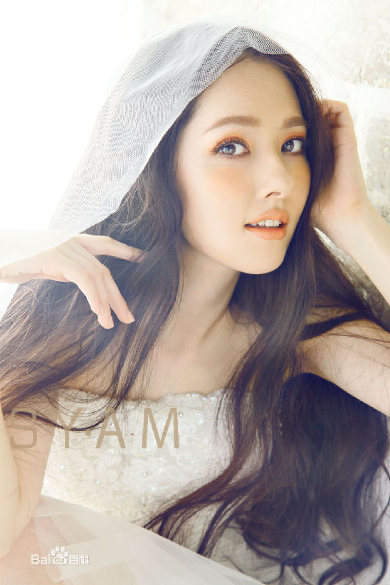 當紅混血女星美貌氣質大PK