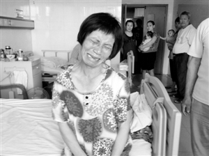 女孩拒絕前男友求婚被潑硫酸 面部無完整地方