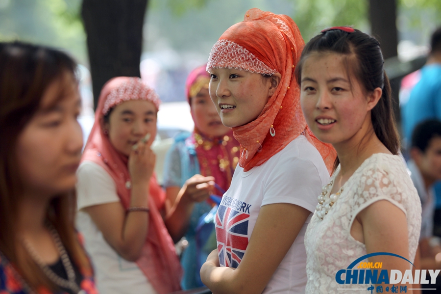 北京穆斯林喜迎開(kāi)齋節(jié)