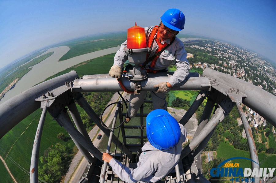 安徽淮南：163米高空巡檢 確保長三角電力供應