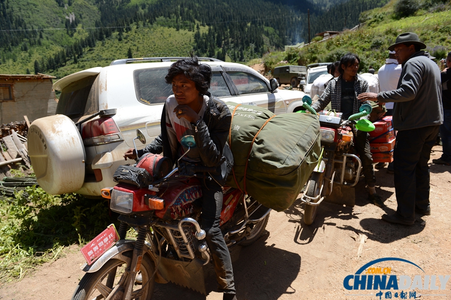 西藏昌都“8·12”震后災民學逃生知識