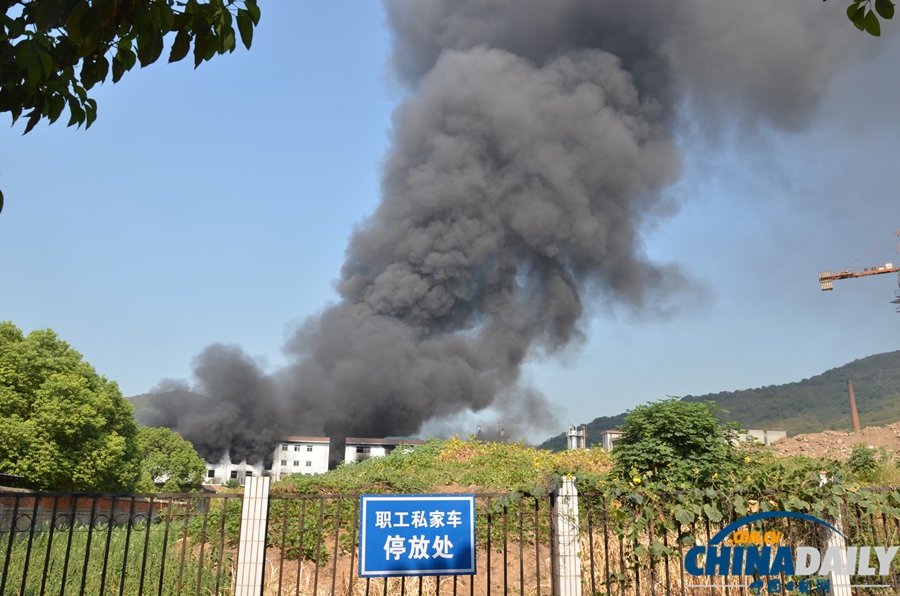 高清組圖：安徽巢湖一工廠發生大火