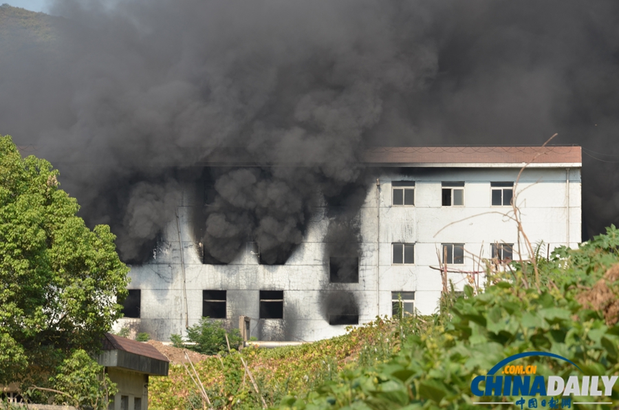 高清組圖：安徽巢湖一工廠發生大火