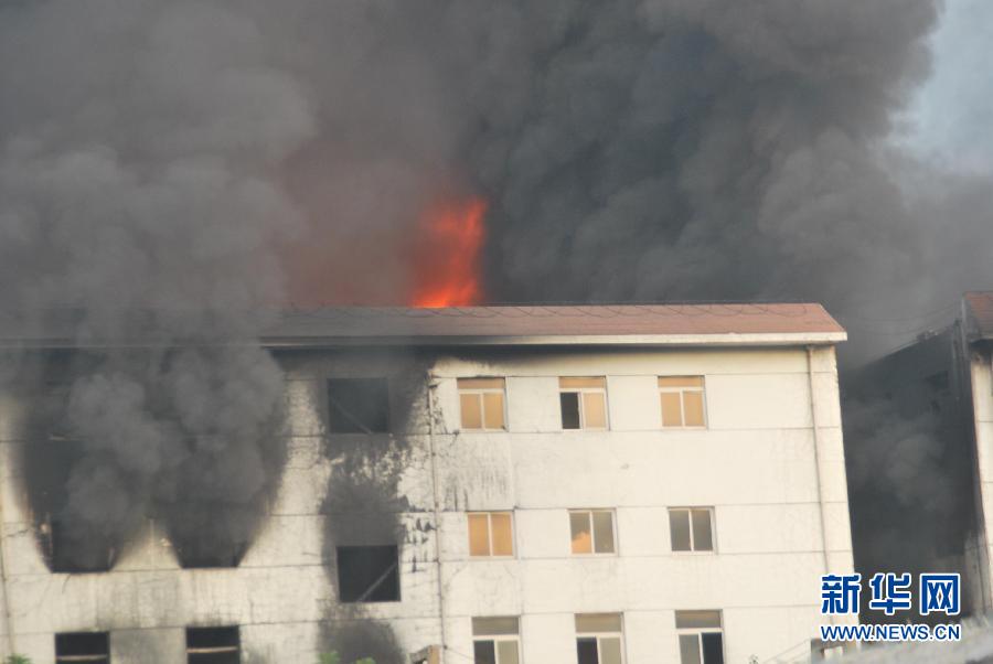 高清組圖：安徽巢湖一工廠發生大火