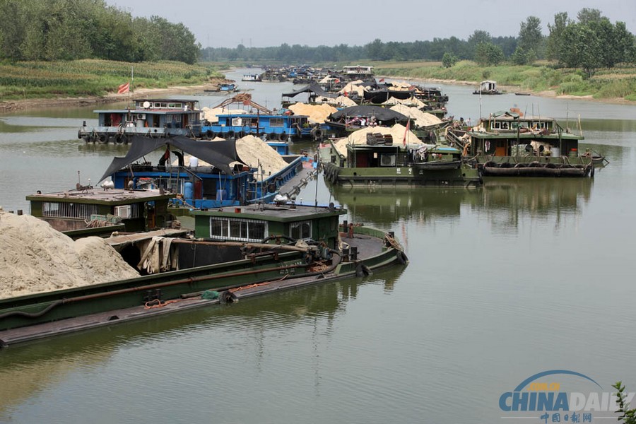 安徽蒙城：干旱致渦河蒙城閘斷航 千余貨船被困