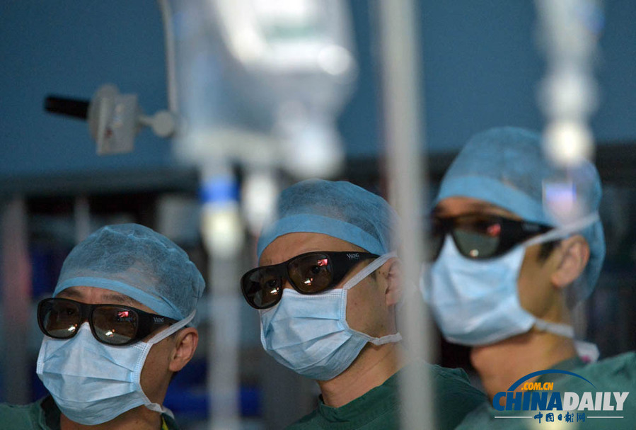 醫(yī)生戴“墨鏡”切腫瘤 “3D”讓手術(shù)變“藝術(shù)”