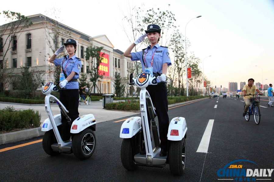 沈陽(yáng)：新型警用電動(dòng)巡邏車(chē)在全運(yùn)村上崗