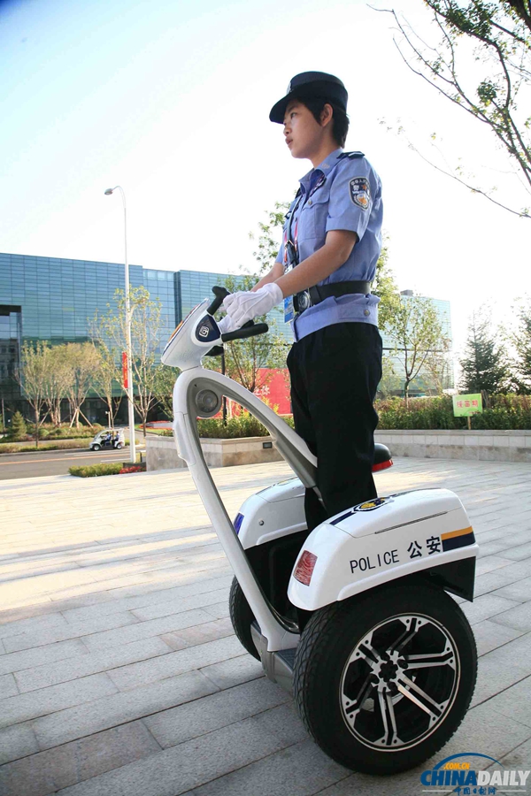 沈陽：新型警用電動巡邏車在全運村上崗