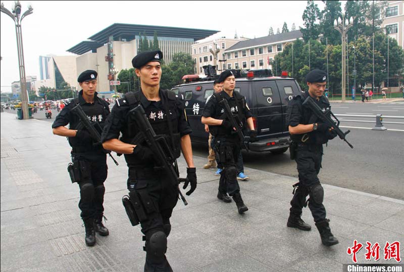 沈陽：新型警用電動巡邏車在全運村上崗