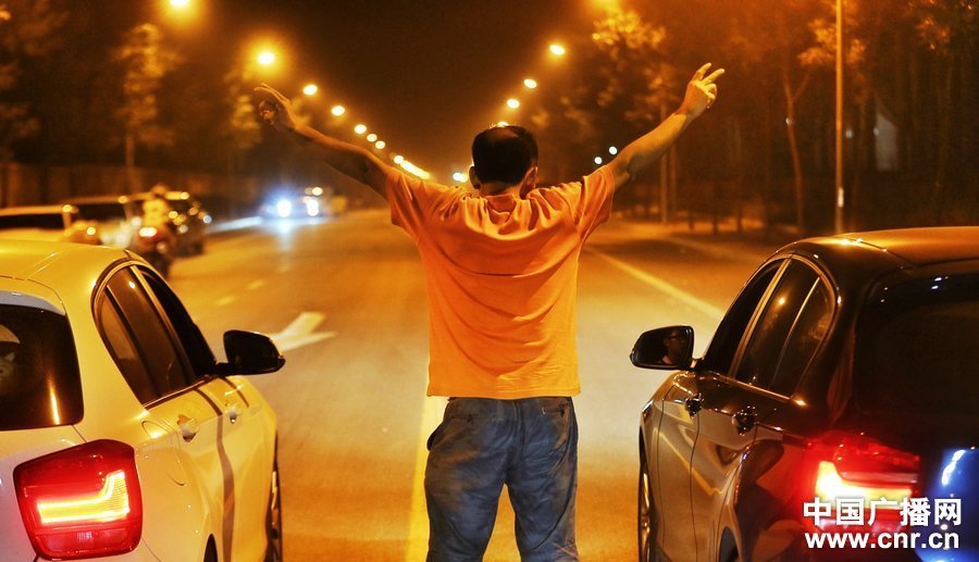 北京飆車黨深夜開豪車逆行競(jìng)速 時(shí)速超150公里