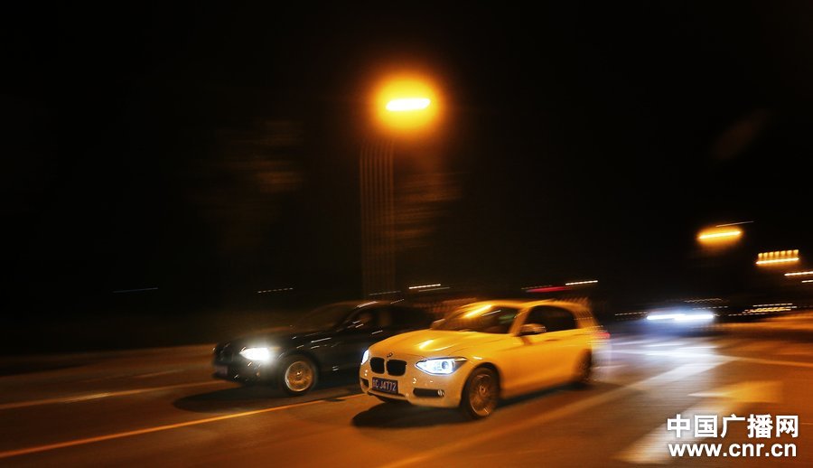 北京飆車黨深夜開豪車逆行競速 時速超150公里