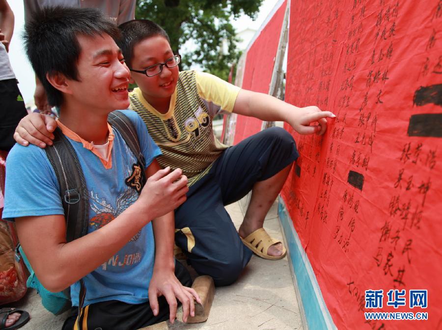 無腿少年“走”進新學校