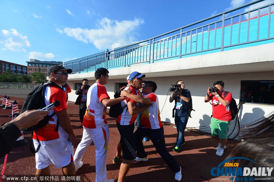 2013全運(yùn)會(huì)女子橄欖球決賽：江蘇外籍教練場邊大打出手