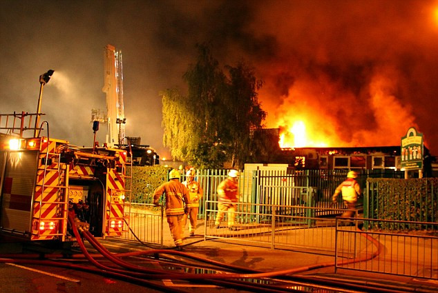 英5名學生疑開學前放火燒毀學校