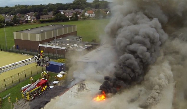 英5名學生疑開學前放火燒毀學校