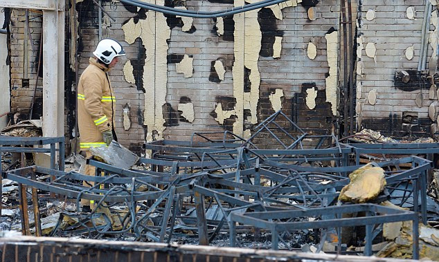 英5名學生疑開學前放火燒毀學校