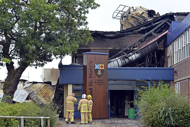 英5名學生疑開學前放火燒毀學校