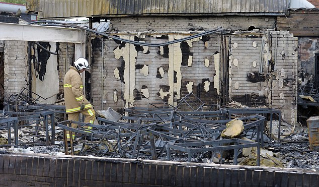 英5名學生疑開學前放火燒毀學校
