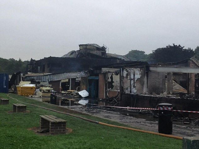 英5名學(xué)生疑開學(xué)前放火燒毀學(xué)校