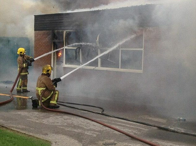 英5名學生疑開學前放火燒毀學校