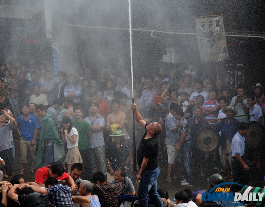 高清組圖：浦江百姓“戲水龍”