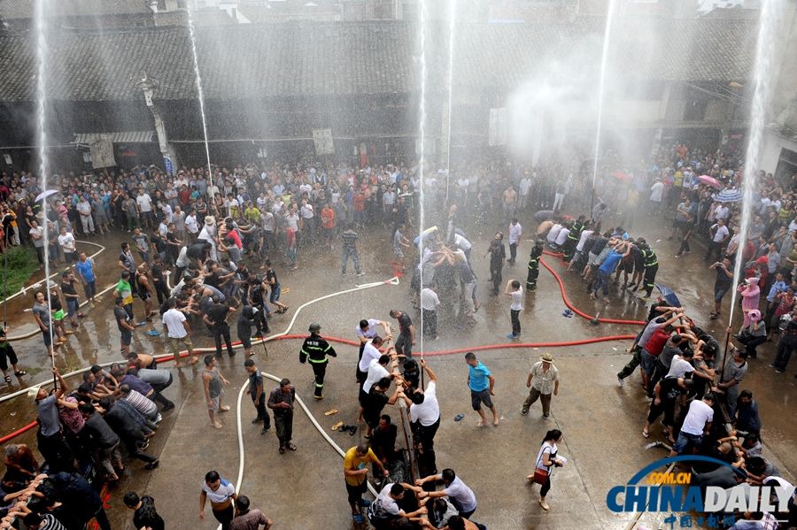 高清組圖：浦江百姓“戲水龍”