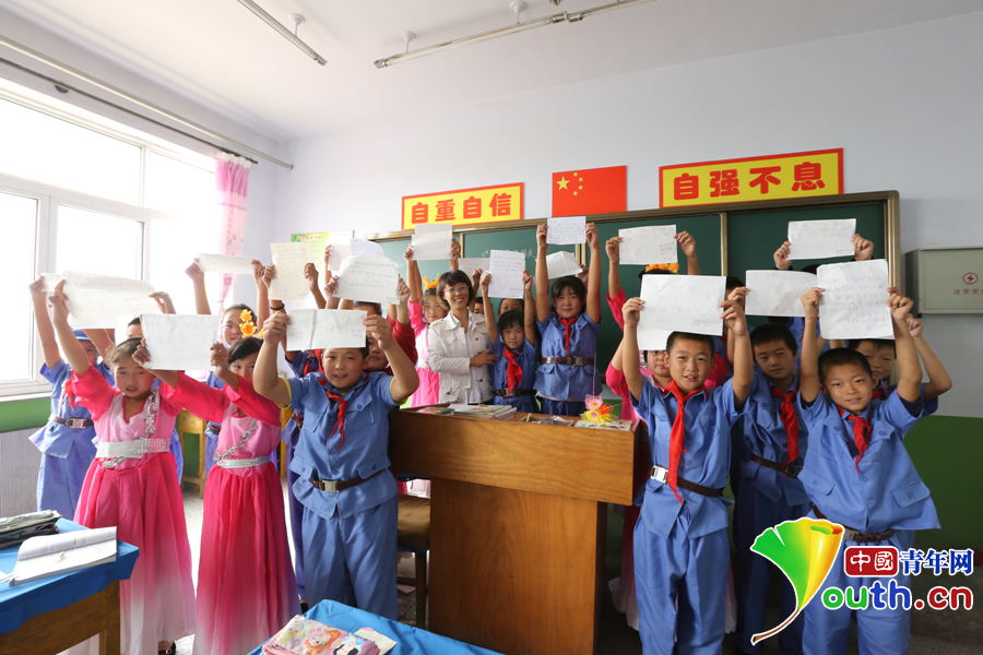 組圖：“小紅軍”教師節真心話獻老師