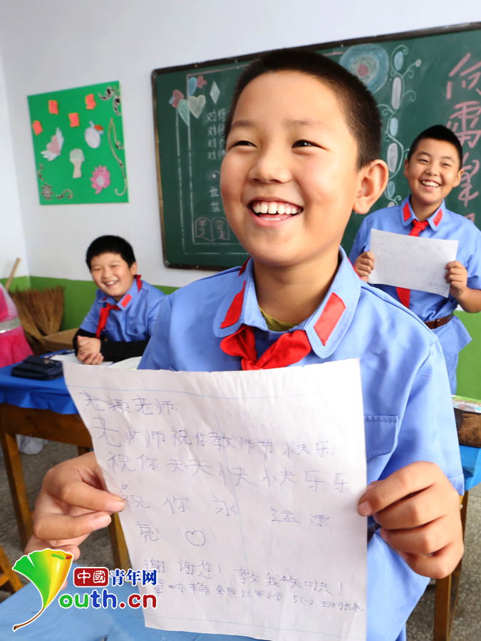 組圖：“小紅軍”教師節真心話獻老師