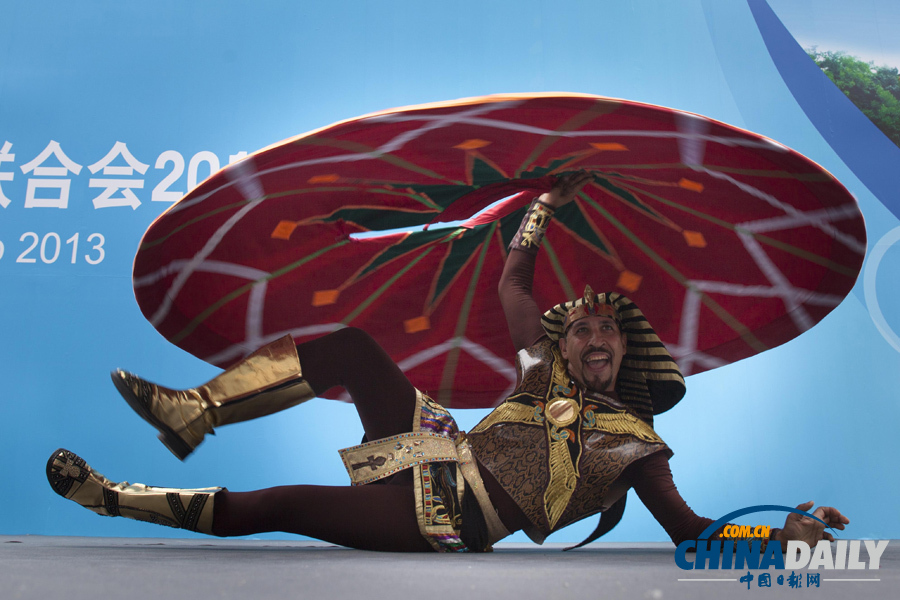 世界旅游城市聯(lián)合會會員城市北京巡展 異國風情涌動王府井