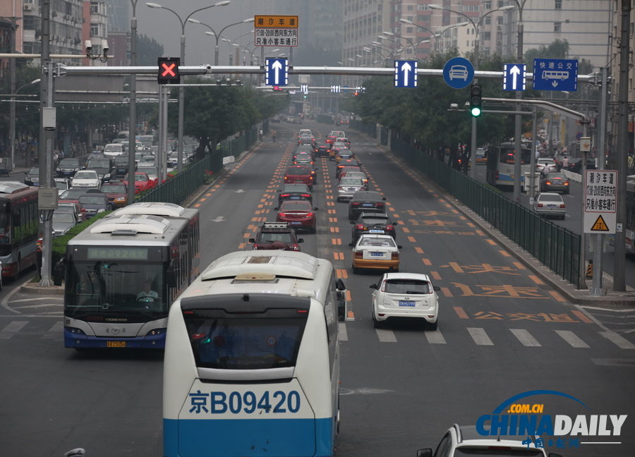 北京首條“潮汐車道”正式開通