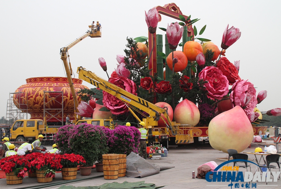 天安門廣場歷年最大花籃亮相 直徑達50米