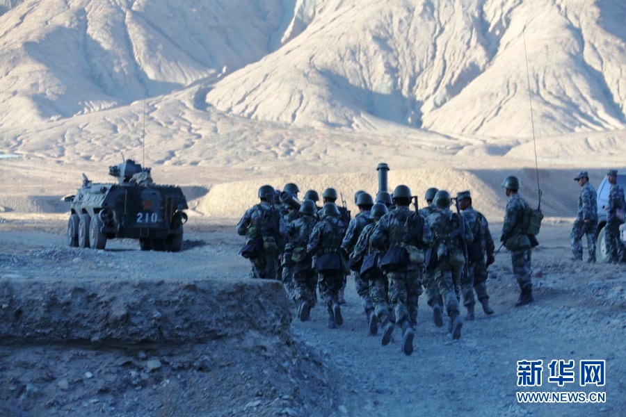 直擊解放軍萬人千車陸空協同高原大對抗