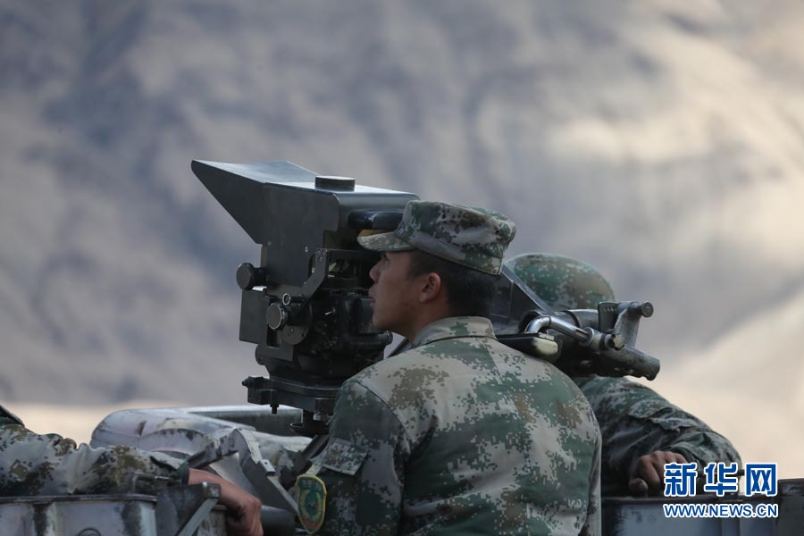 直擊解放軍萬人千車陸空協同高原大對抗