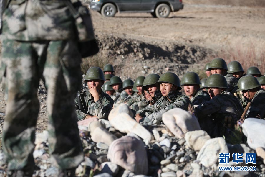 直擊解放軍萬人千車陸空協(xié)同高原大對抗