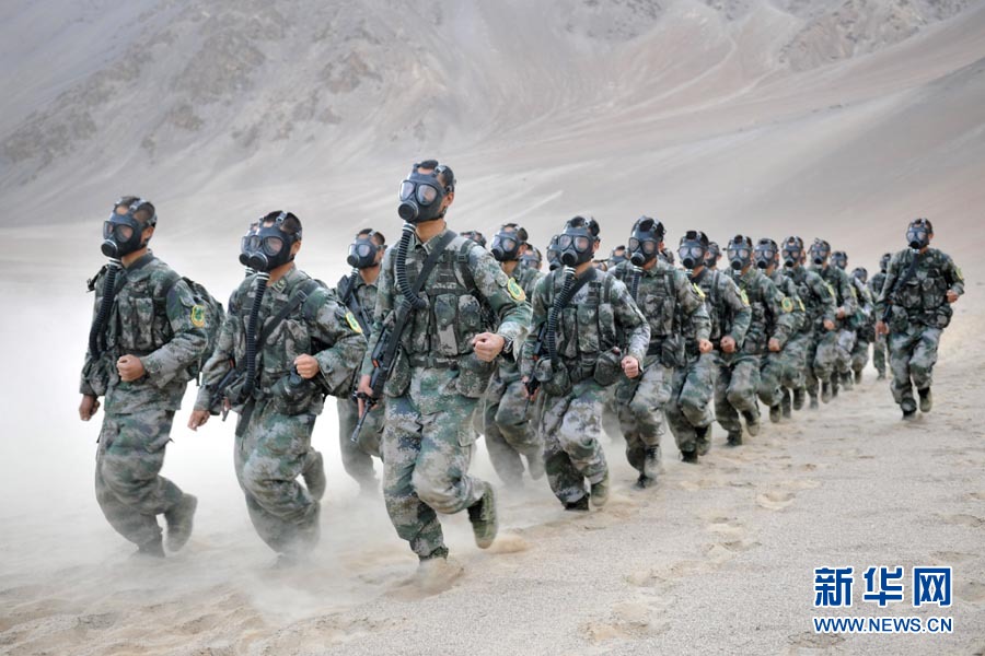 直擊解放軍萬人千車陸空協同高原大對抗