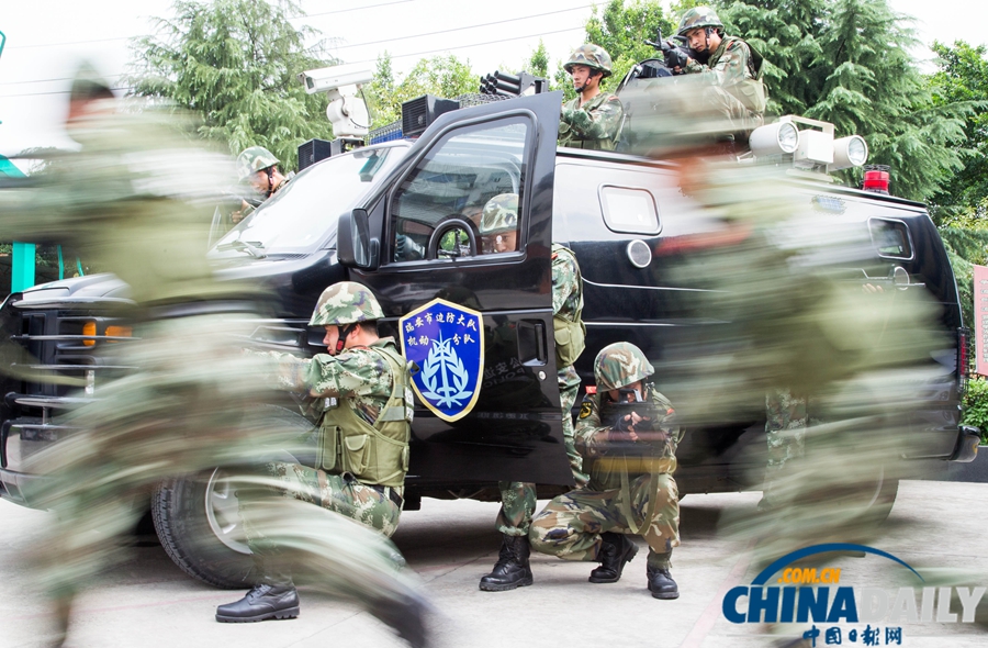 溫州公安邊防國慶安保演練 蒙面持刀