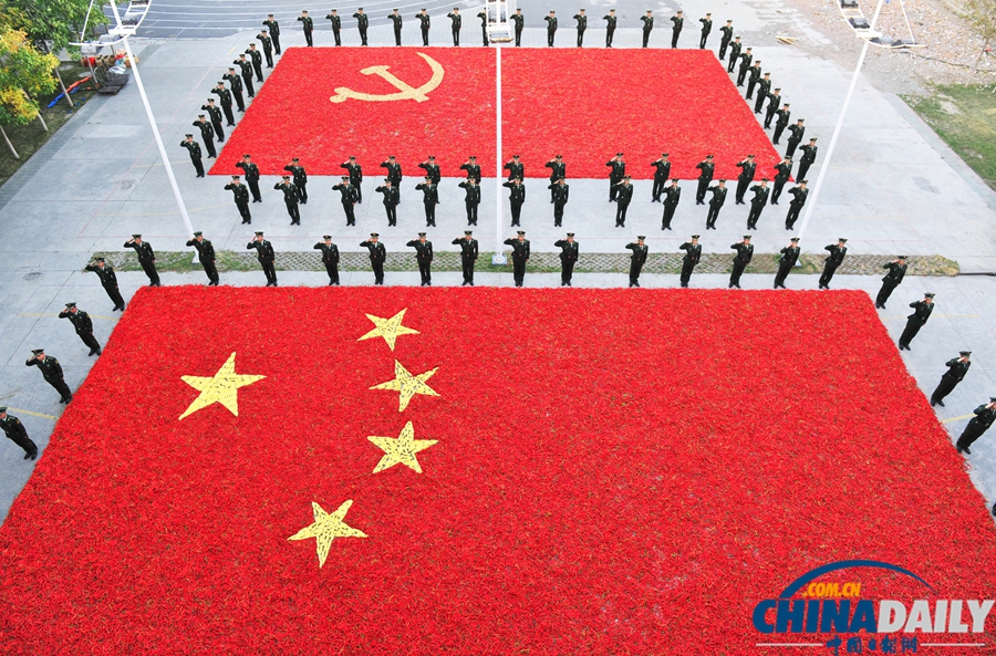 新疆邊防:辣椒玉米拼國旗迎國慶