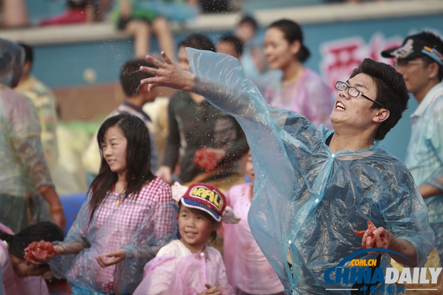 長沙世界之窗舉行西紅柿大戰(zhàn)